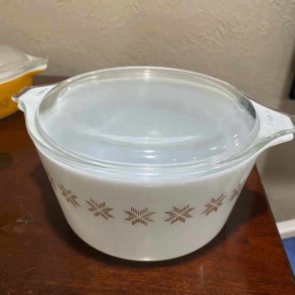 Vintage, Set of 3, Pyrex, Lidded, Town and Country Casserole Dishes/Bowls - Picture 13 of 16